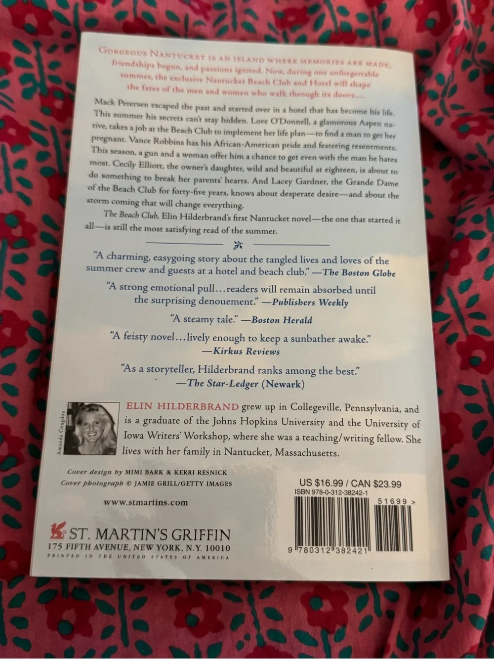 Elin Hilderbrand - The Beach Club (Paperback) like new**